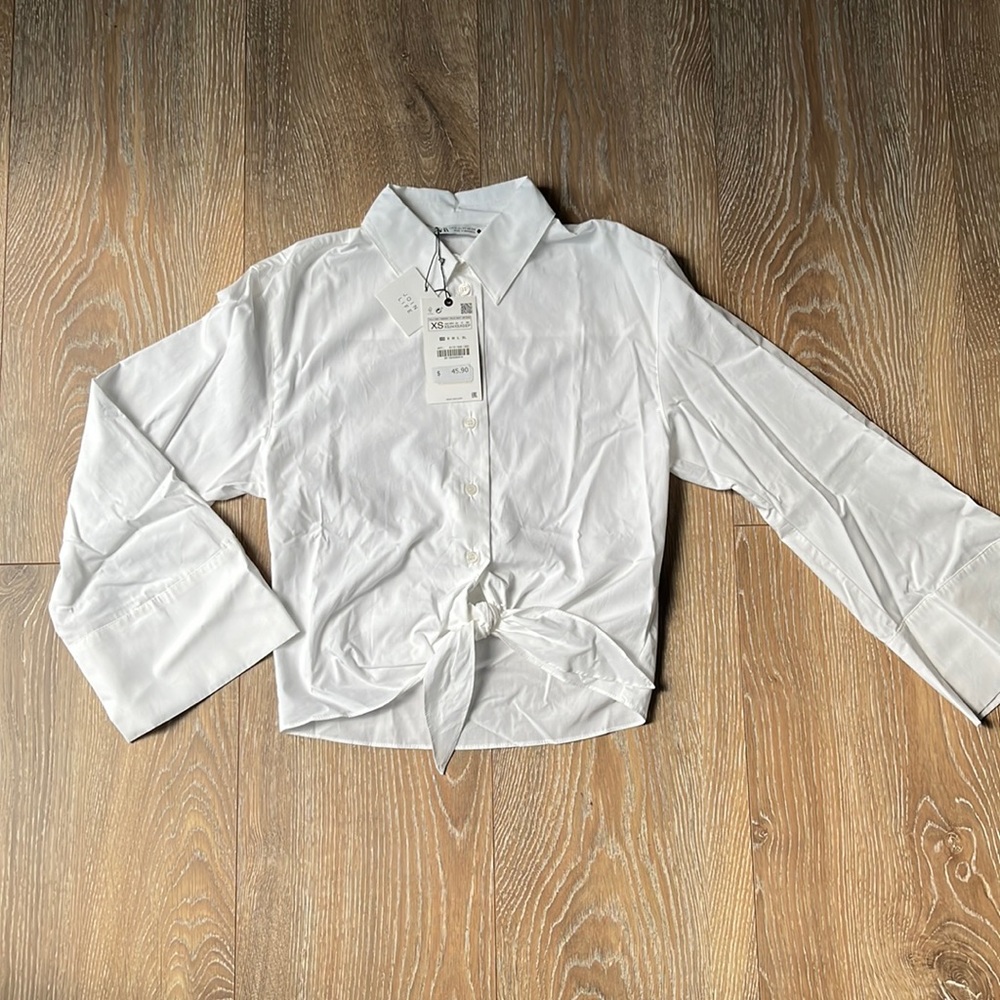 Zara adorable white clopped shirt. With knot. Size XS. With tag.